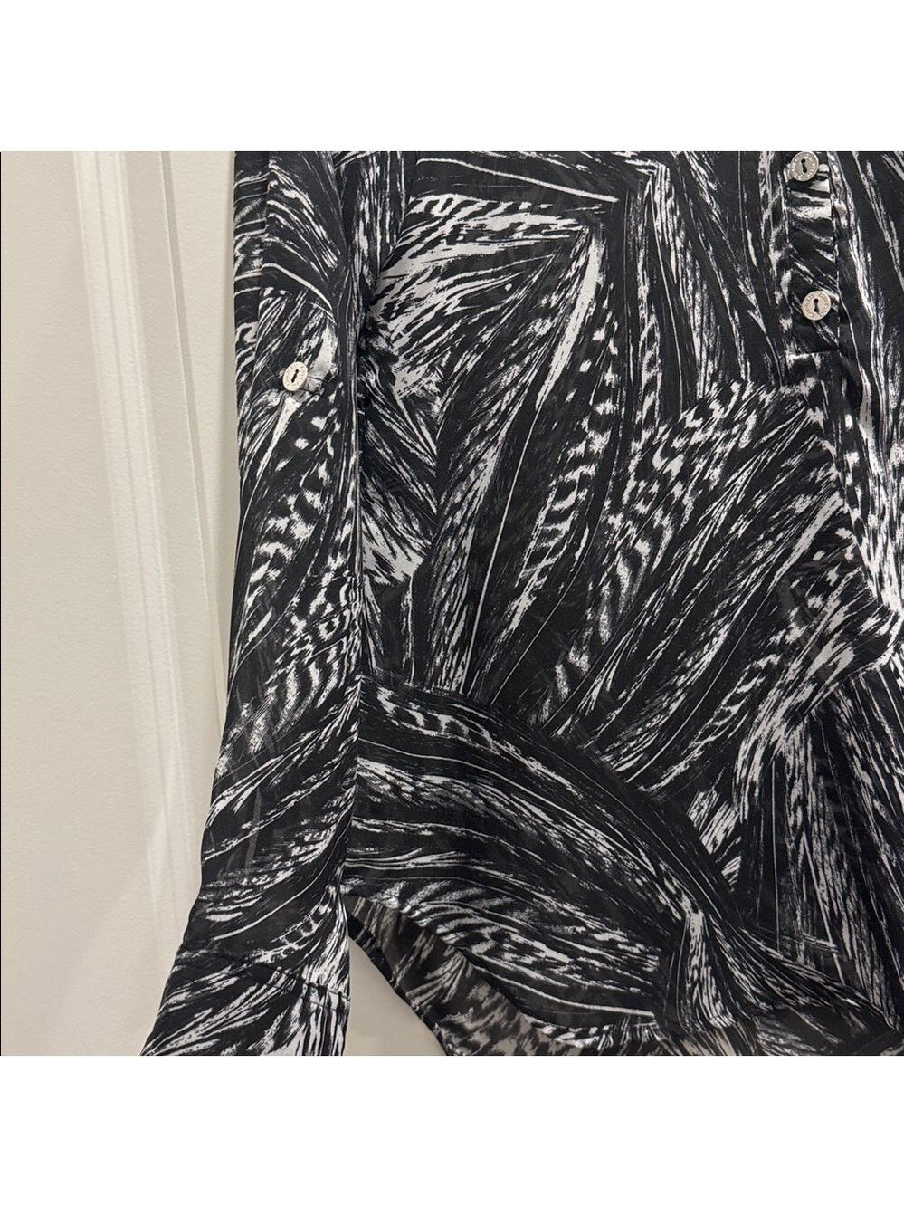 Stylish Black and White Women's Top - Picture 5 of 10